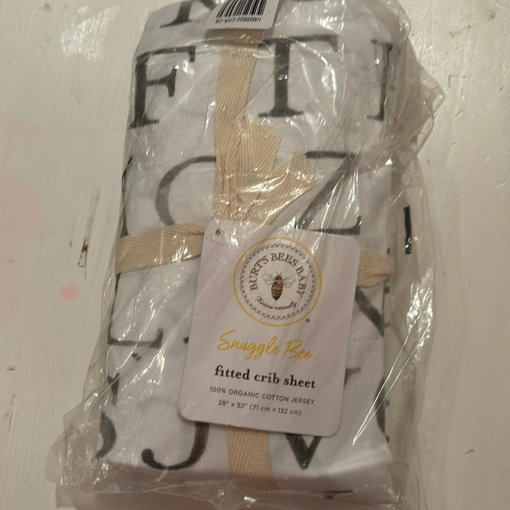 NWT Burt’s Bee Baby fitted crib sheet